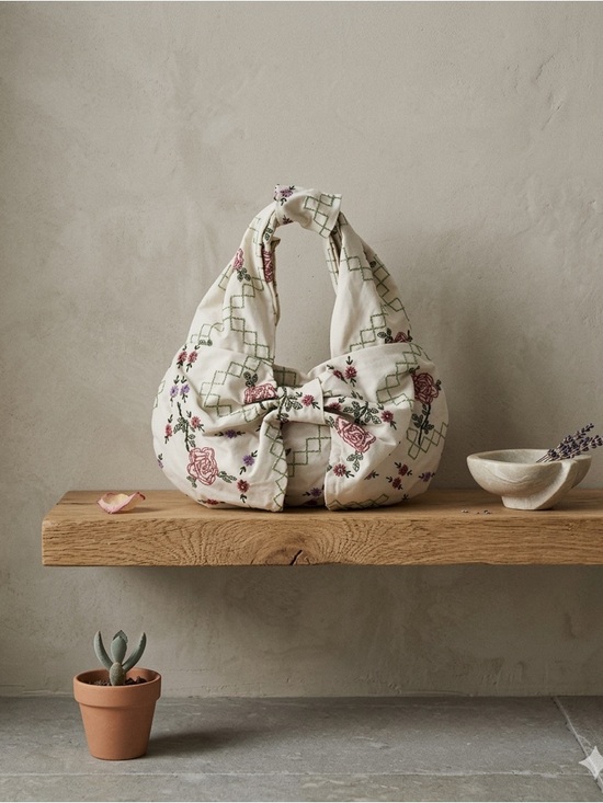 Urban Outfitters Handbags - Urban Outfitters Bag Kimchi Blue Embroidered Bow Baguette Mini Bag